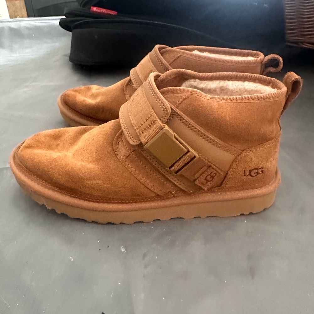 UGG Men's Neumel Snapback Boot size 10